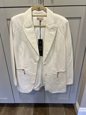 DG Cream Women's Blazer with Gold Zipper Accents